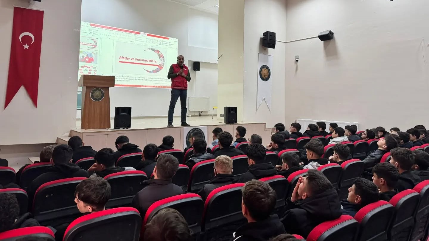 Bayburt&rsquo;ta &ouml;ğrencilere afet ve korunma bilinci anlatıldı
