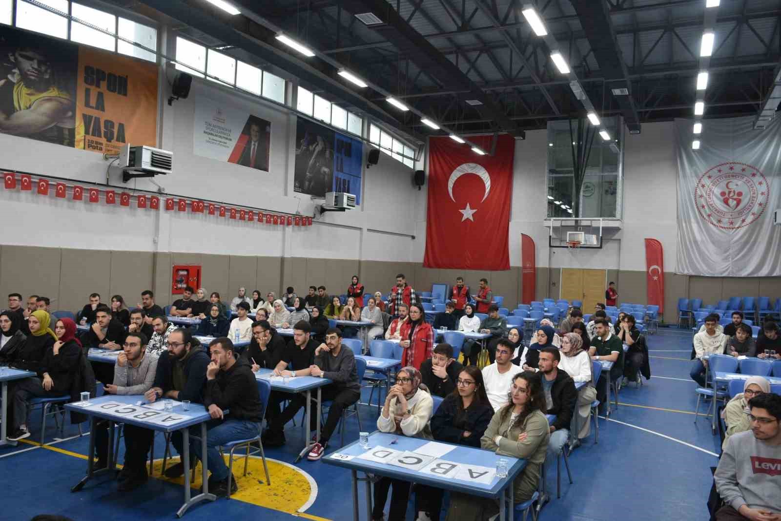 Gen&ccedil;ler Erzurum&rsquo;da bilgide yarıştı
