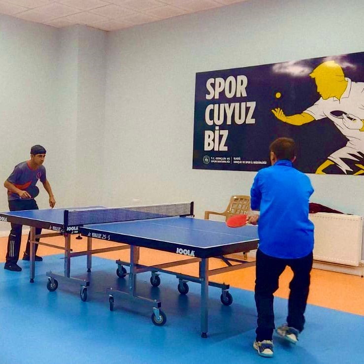 Elazığ’da özel sporcuların masa tenisi ve atletizm heyecanı