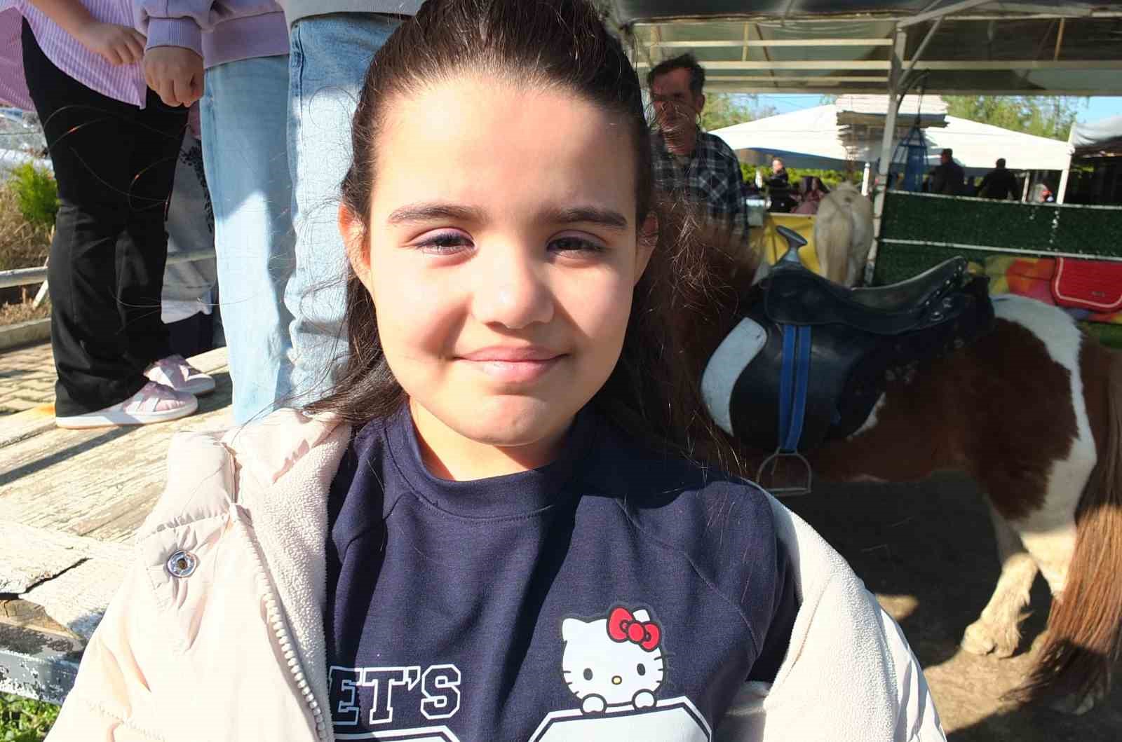 Balıkesir&rsquo;de &ccedil;ocukların at binme sevinci
