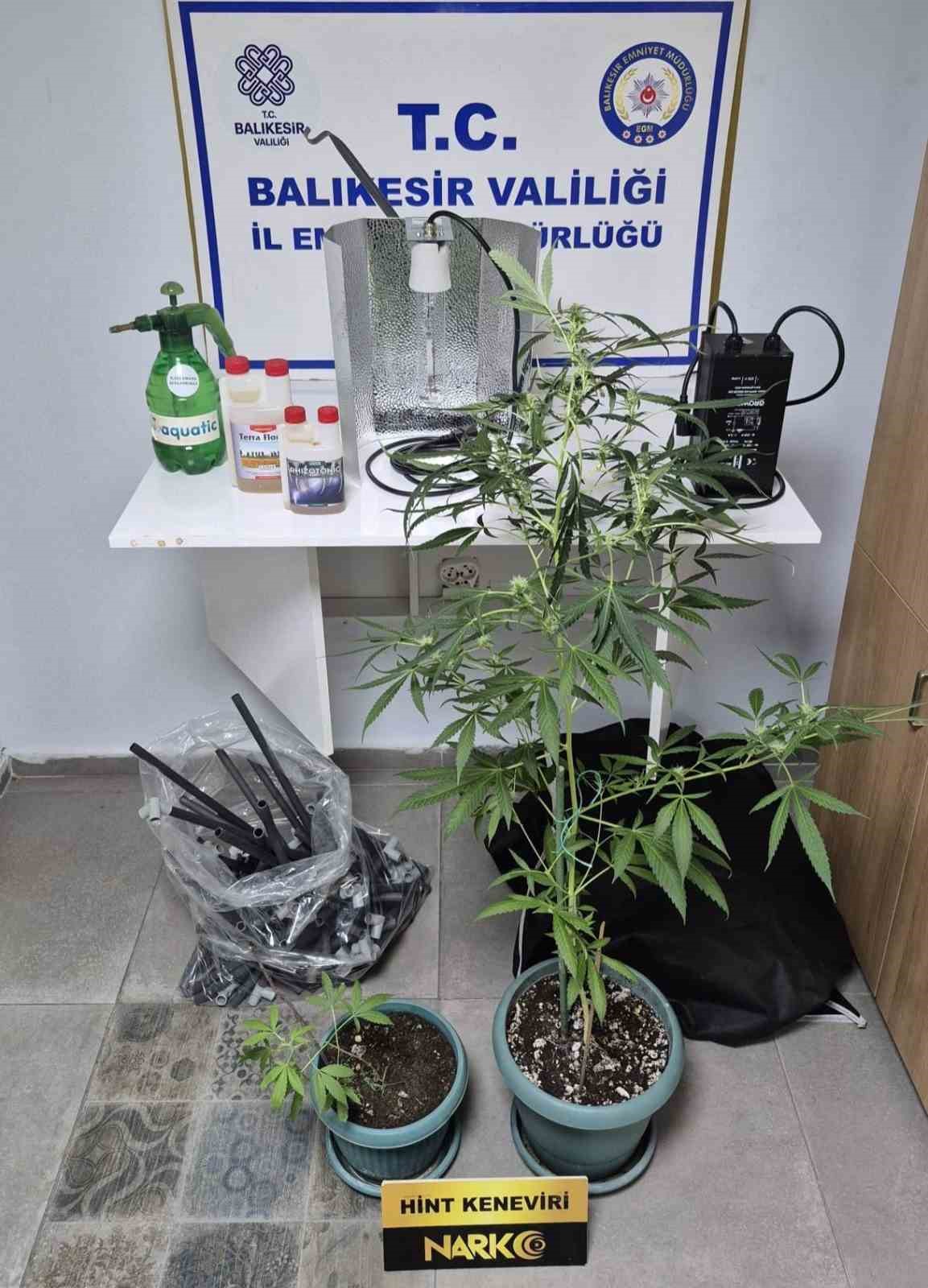 Ayvalık&rsquo;ta ka&ccedil;ak i&ccedil;ki ve uyuşturucudan 2 tutuklama
