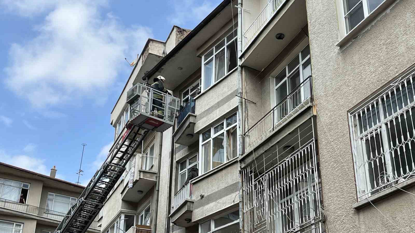 Konya’da binada çıkan yangında mahsur kalan 5’i çocuk 8 kişi ekiplerce kurtarıldı