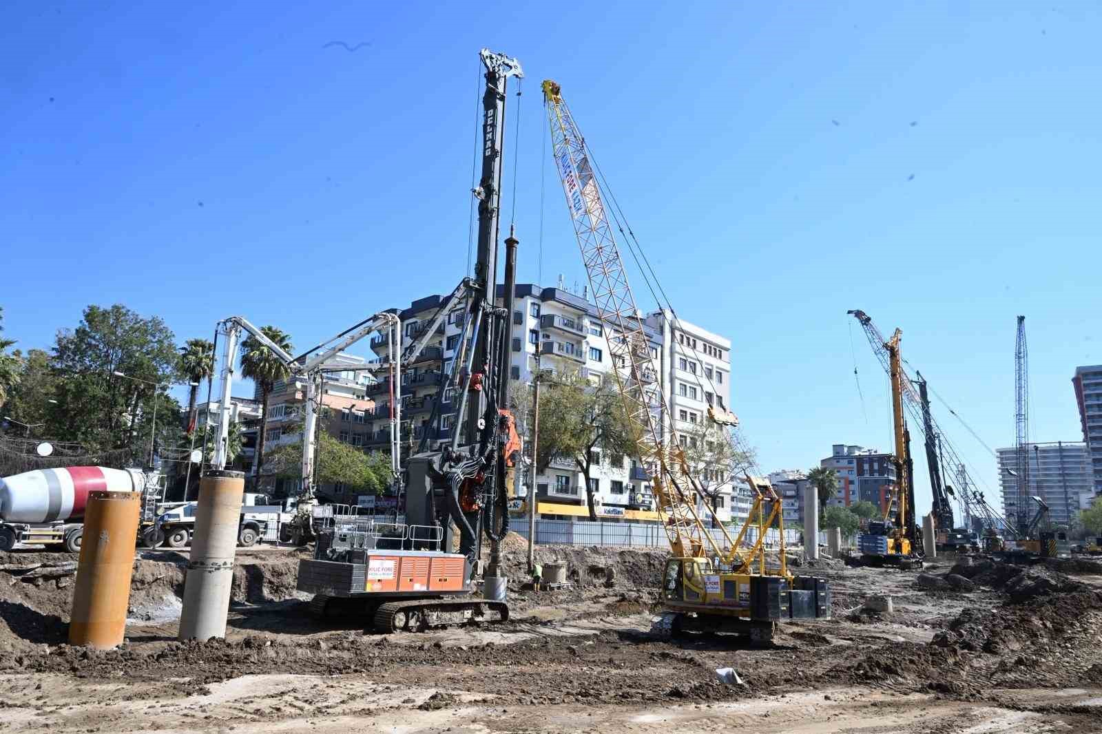 Yeni D&ouml;rtyol K&ouml;pr&uuml;l&uuml; Kavşağı&rsquo;nda &ccedil;alışmalar devam ediyor
