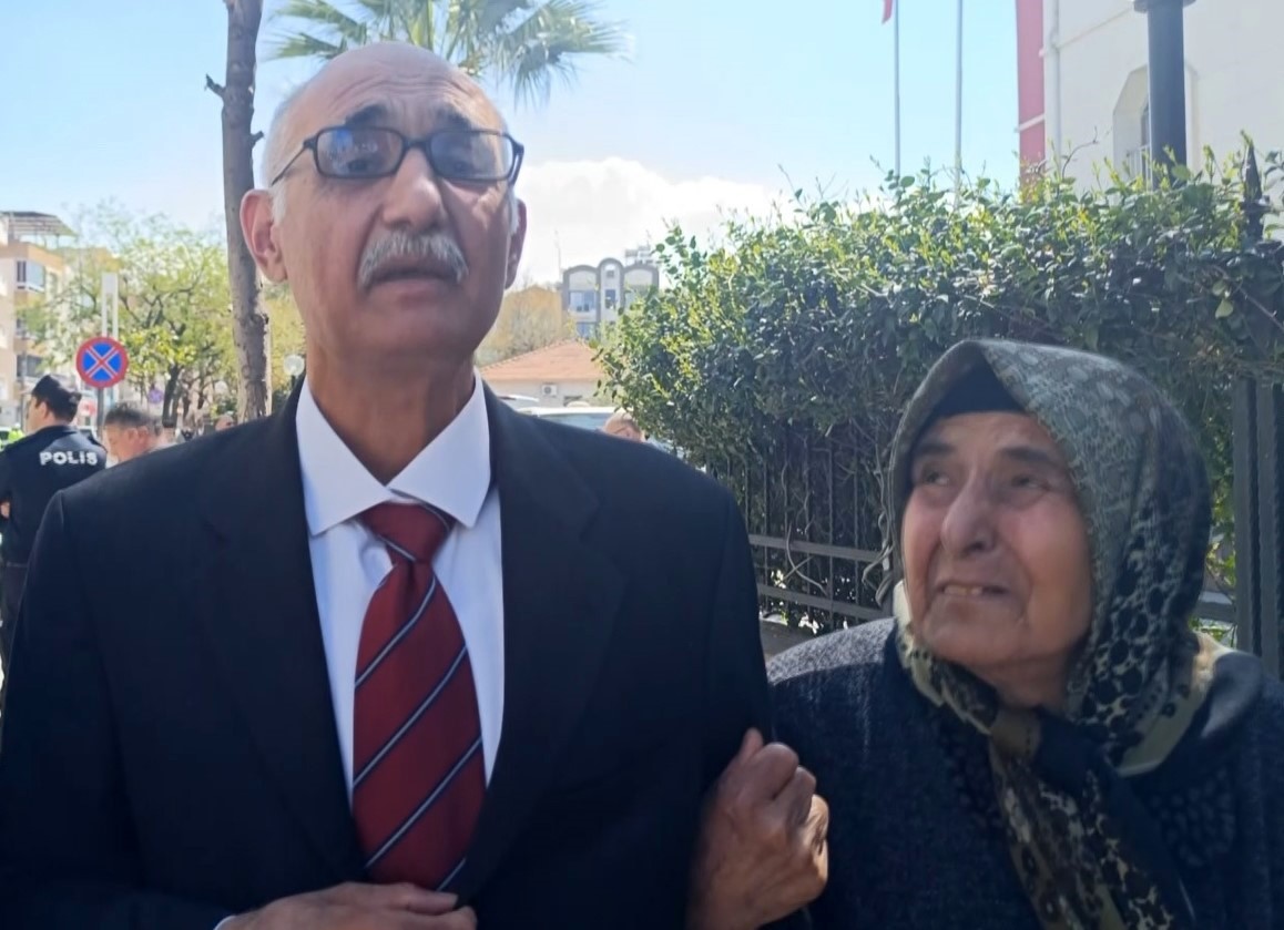 Atat&uuml;rk&rsquo;e hakaret iddiasıyla yargılanan &ouml;ğretmen beraat etti
