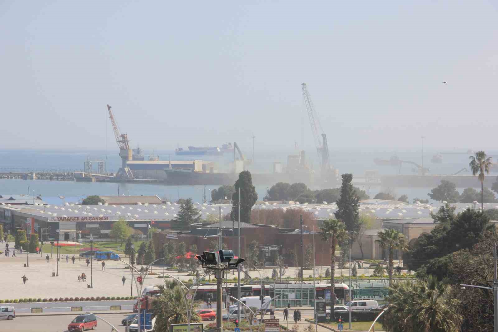 Samsun Limanı toz duman