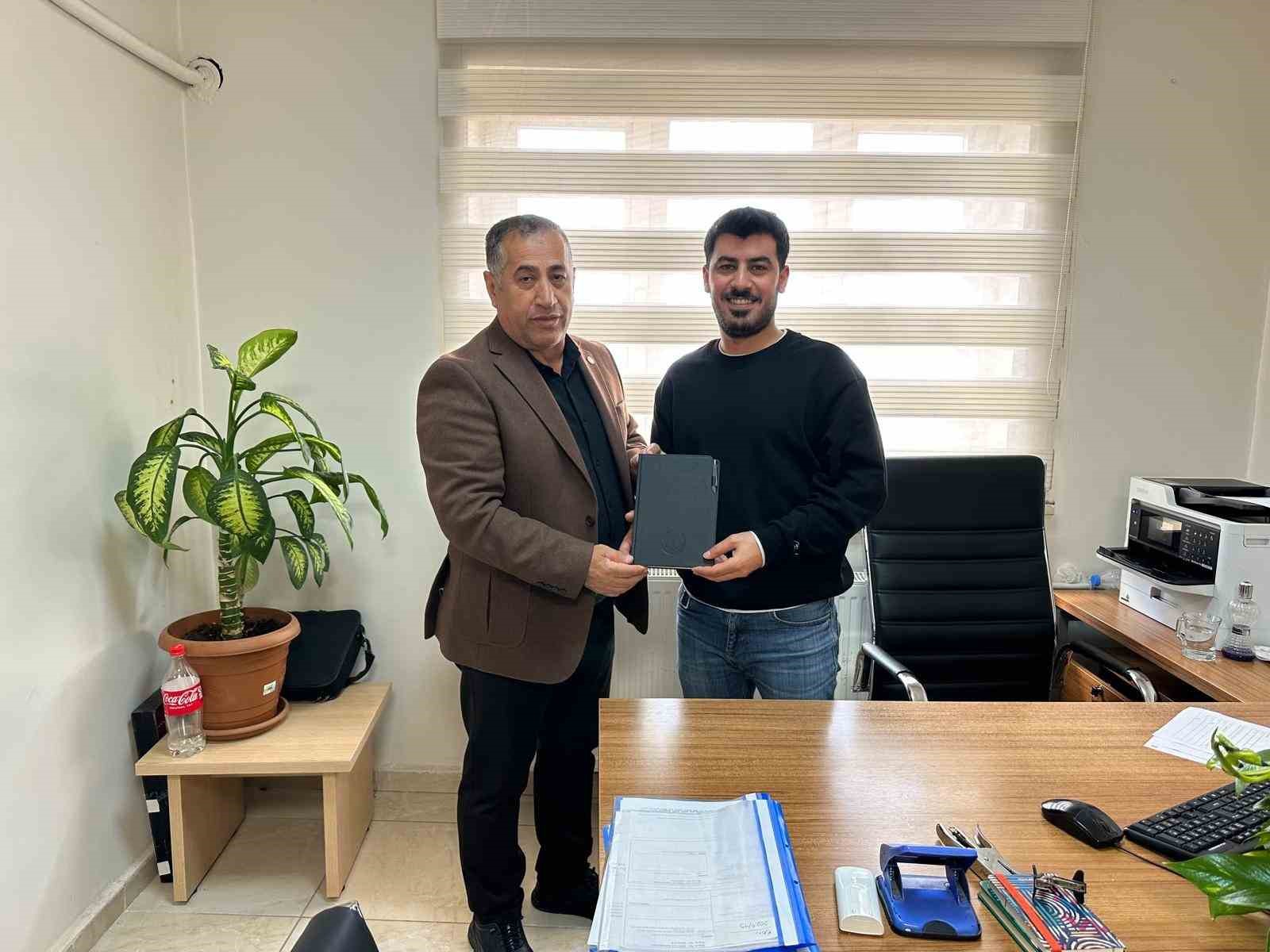 Sağlık-Sen Şırnak Şubesi Avukatlar G&uuml;n&uuml;&rsquo;n&uuml; kutladı
