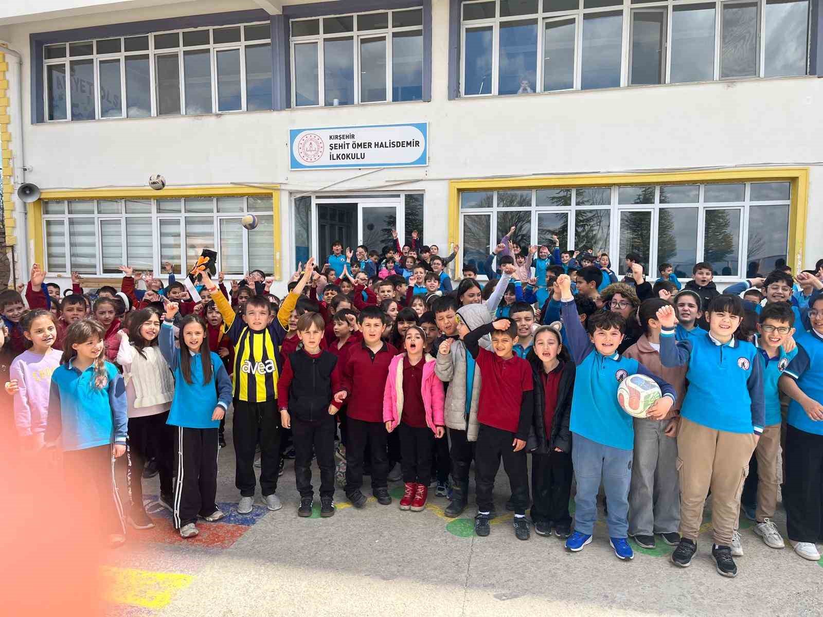 Kırşehir&rsquo;de &ouml;ğrenciler Gazze i&ccedil;in bağışta bulundu
