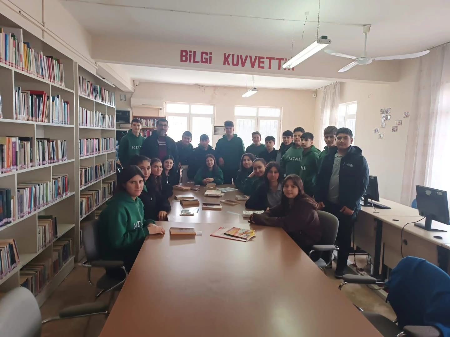 Bozdoğan&rsquo;da &ouml;ğrenciler kitapla buluştu
