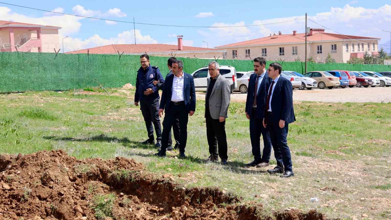 Ak&ccedil;adağ&rsquo;da  112 Acil Sağlık İstasyonu i&ccedil;in ilk kazma vuruldu
