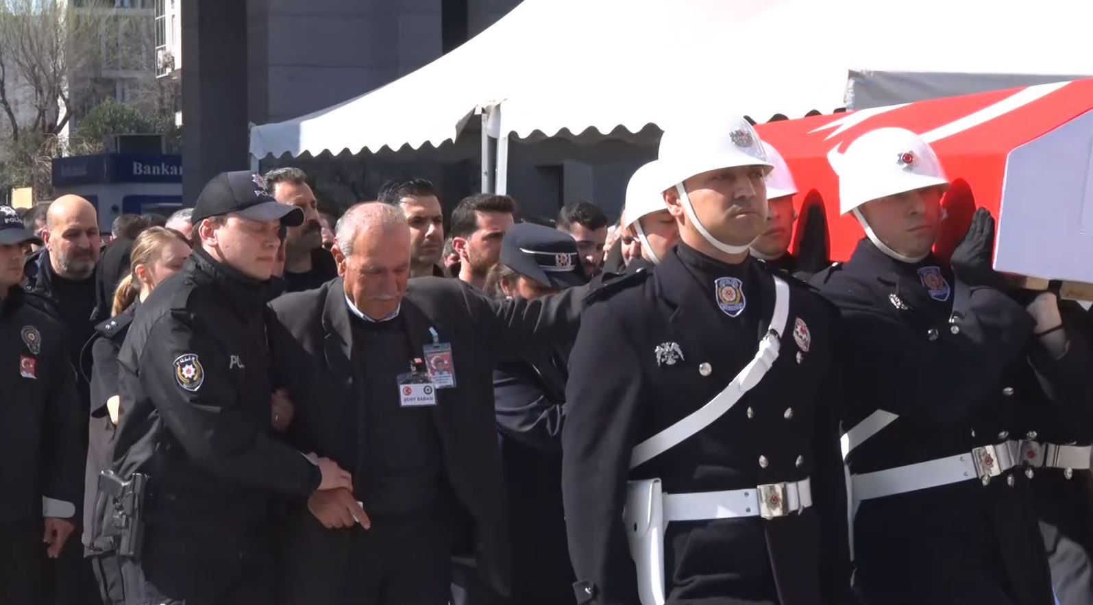 Şehit polis memuru Se&ccedil;kin Yal&ccedil;ın i&ccedil;in emniyette t&ouml;ren d&uuml;zenlendi
