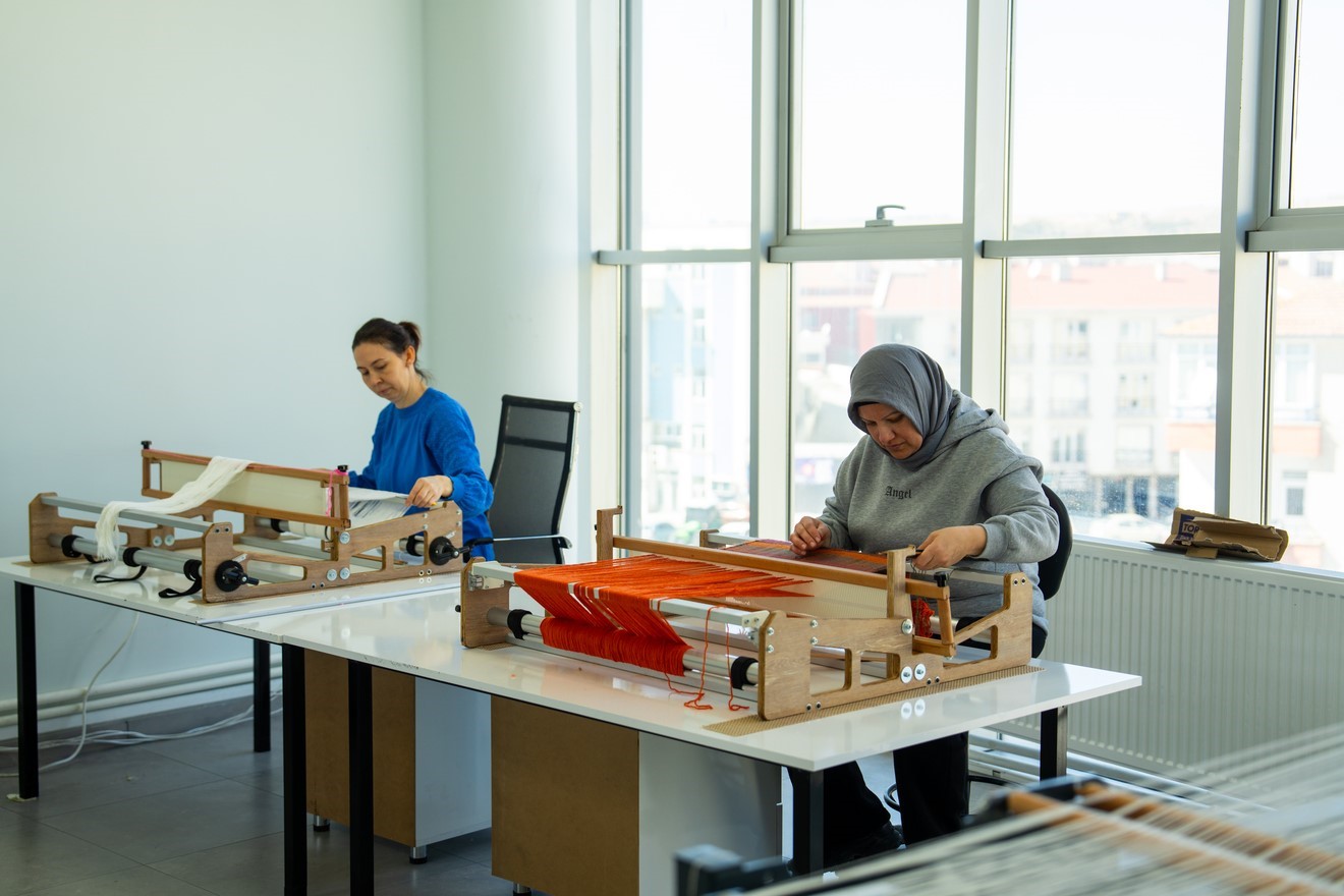 G&ouml;lbaşı&rsquo;nda atıklar sanata d&ouml;n&uuml;ş&uuml;yor
