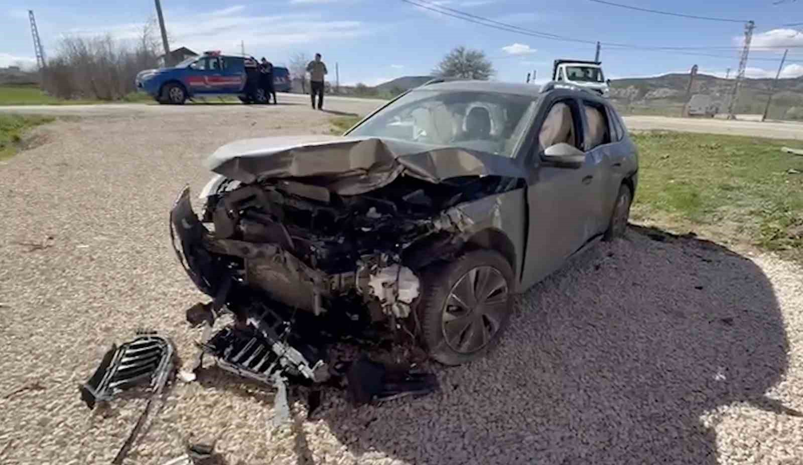 Kastamonu&rsquo;da iki otomobil &ccedil;arpıştı: 3 yaralı
