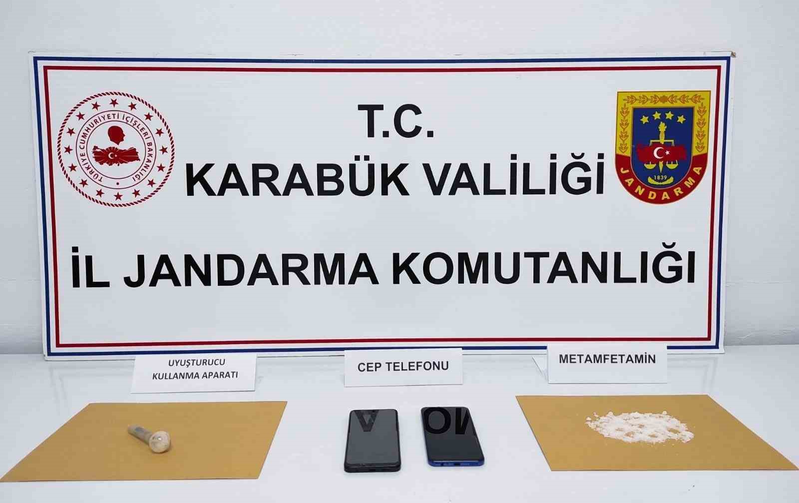 Ka&ccedil;ak kazı ve uyuşturucu operasyonlarında 11 kişi yakalandı
