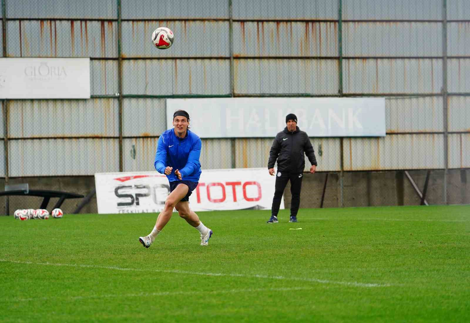 &Ccedil;aykur Rizespor&rsquo;da ertelenen Samsunspor ma&ccedil;ı hazırlıkları başladı
