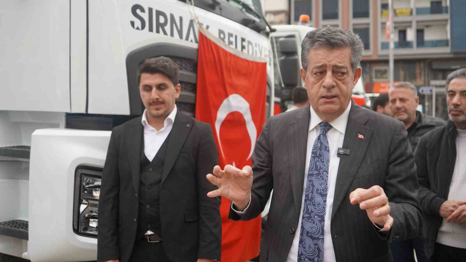 Şırnak Belediyesi ara&ccedil; filosunu b&uuml;y&uuml;t&uuml;yor: 6 yeni ara&ccedil; hizmete alındı
