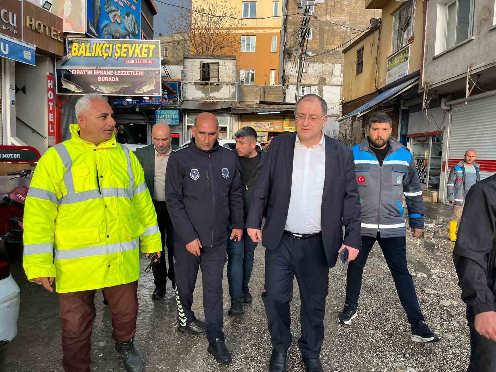 Birecik’te yağış sonrası ekipler harekete geçti