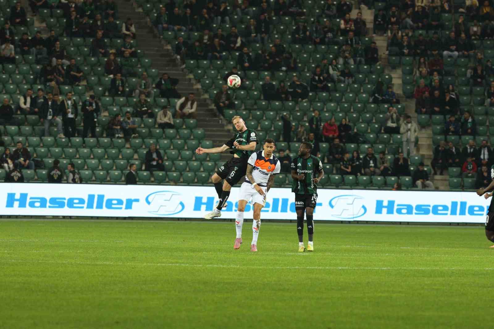 Trendyol S&uuml;per Lig: Kocaelispor: 0 - Başakşehir: 0 (Ma&ccedil; devam ediyor)
