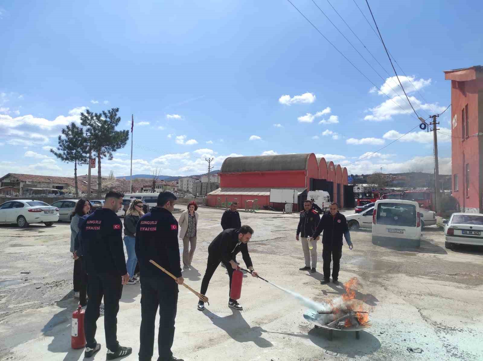Sungurlu Belediyesi İtfaiye Müdürlüğü’nden yangın eğitimi