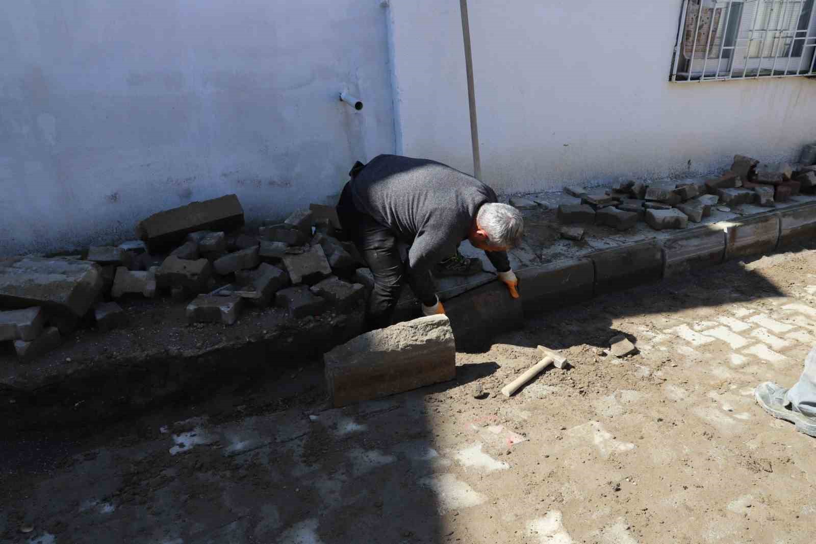 Nazilli’de yol bakım ve onarım çalışmaları sürüyor