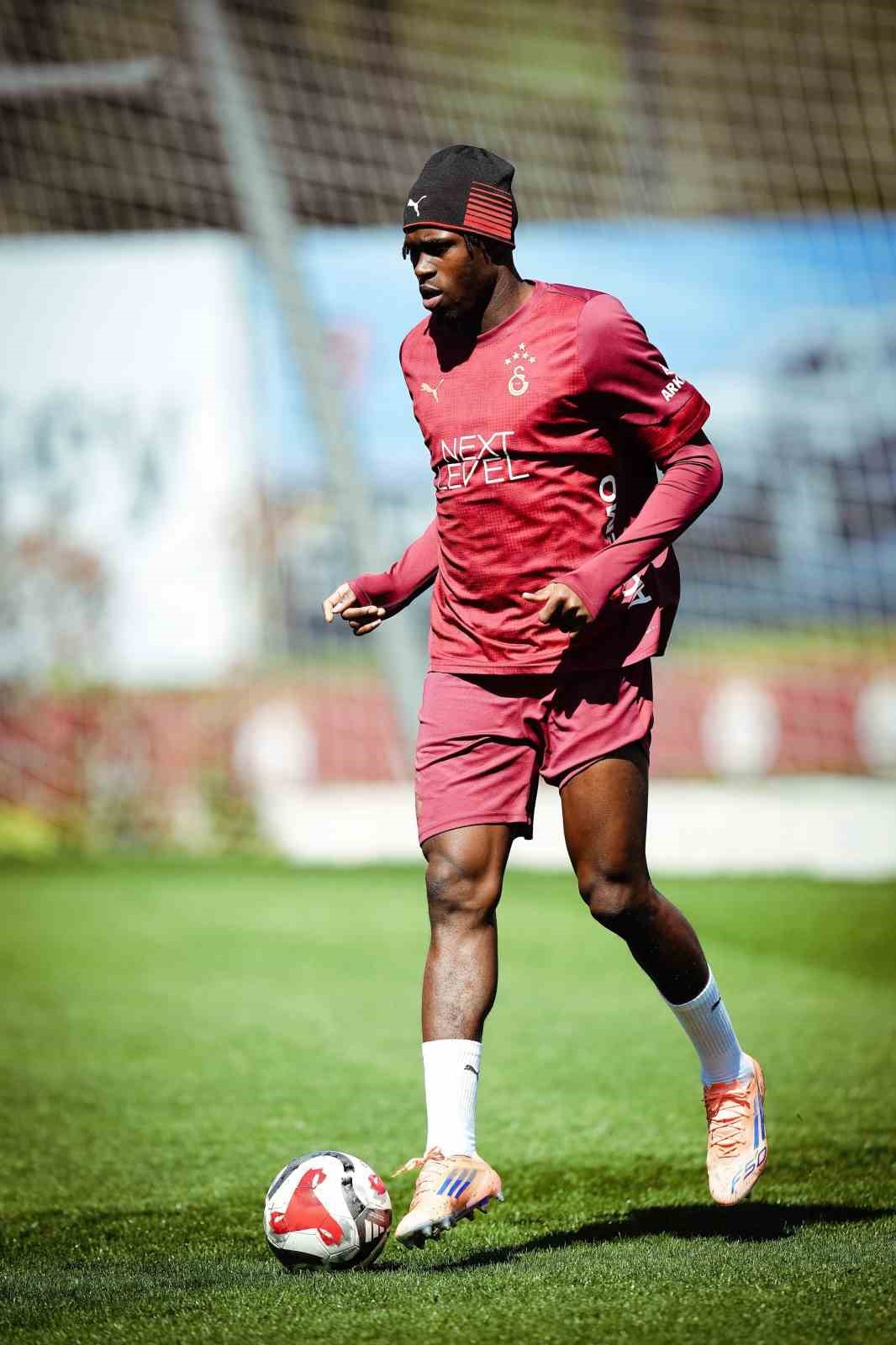 Galatasaray, G&ouml;ztepe m&uuml;sabakasının hazırlıklarını s&uuml;rd&uuml;rd&uuml;
