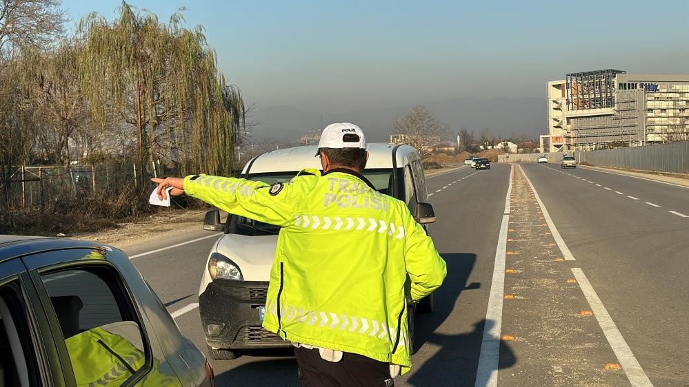 Düzce’de trafik denetimlerinde 188 araç trafikten men edildi
