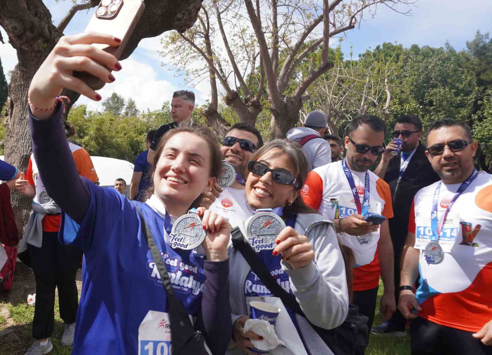 CK g&ouml;n&uuml;ll&uuml;lerinden TEV bursiyerlerine destek
