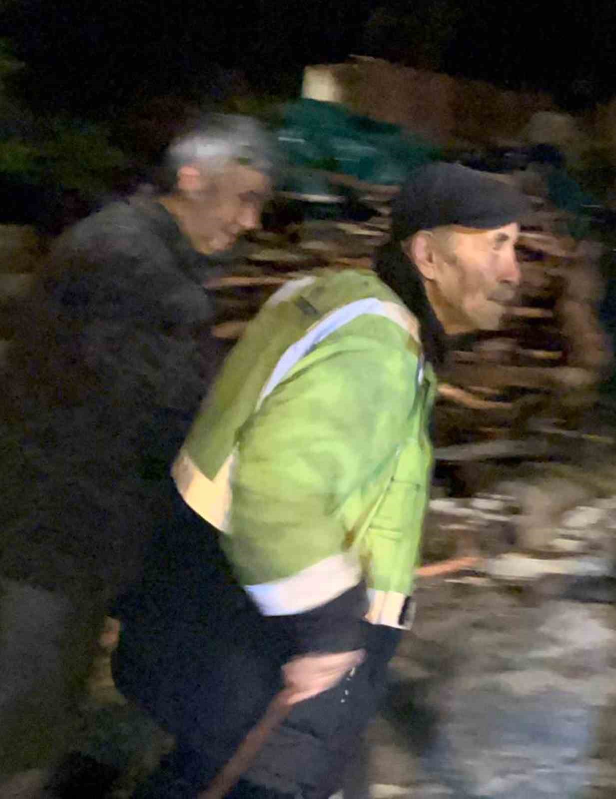 Mantar ararken kaybolan yaşlı adam i&ccedil;in ekipler seferber oldu
