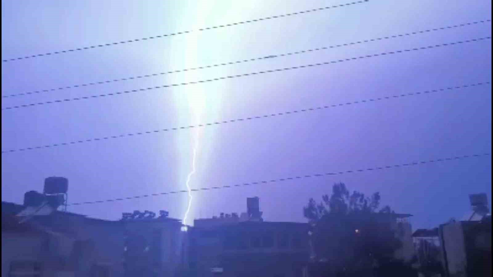 Hatay&rsquo;da şiddetli yağış etkili oldu
