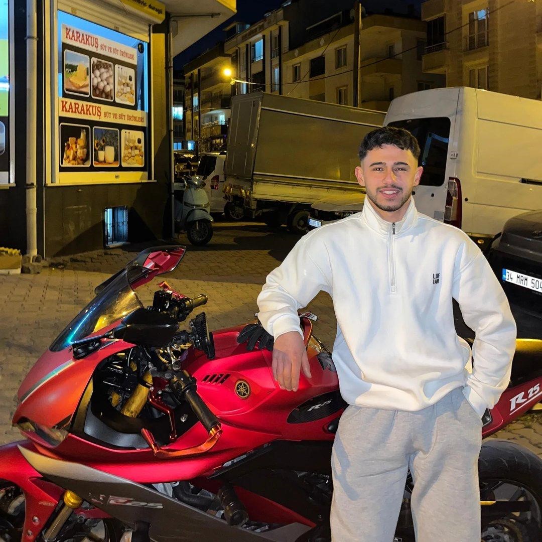 Esenyurt&rsquo;ta motosiklet yolun karşısına ge&ccedil;meye &ccedil;alışan yayaya &ccedil;arptı: 1 &ouml;l&uuml;, 2 yaralı
