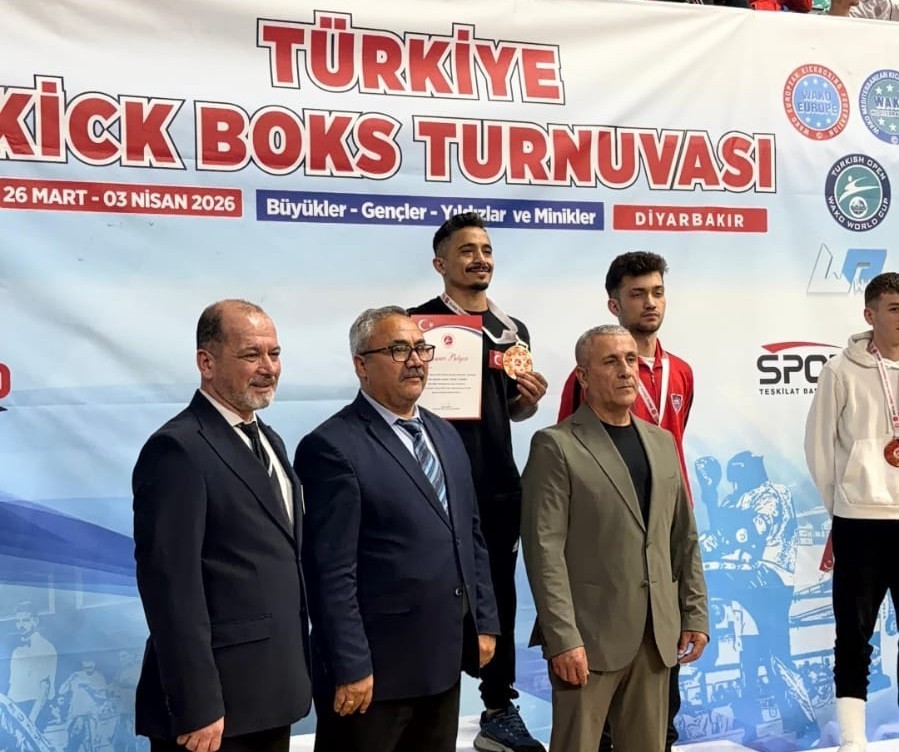 AD&Uuml; &ouml;ğrencisi Kick Boks&rsquo;ta T&uuml;rkiye Şampiyonu oldu
