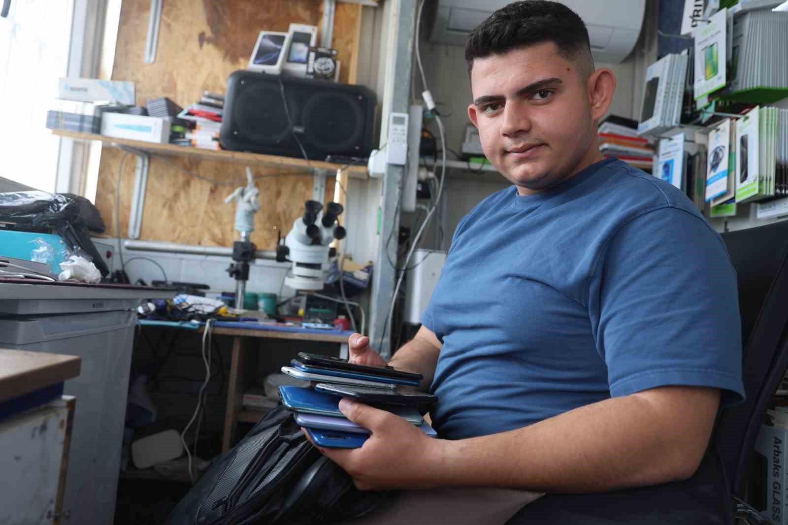 Hırsızlık anında ’Sadece sıfır telefonları al’ diyen suç makinası hırsız ve çırağı tutuklandı