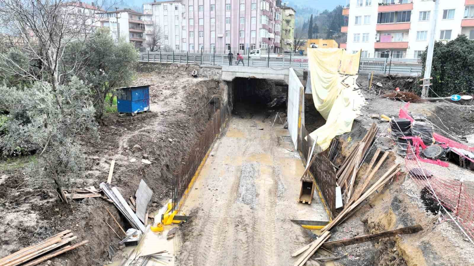G&ouml;lc&uuml;k Ulaşlı&rsquo;da inşa edilen alt ge&ccedil;it projesiyle ulaşım kesintisiz hale gelecek
