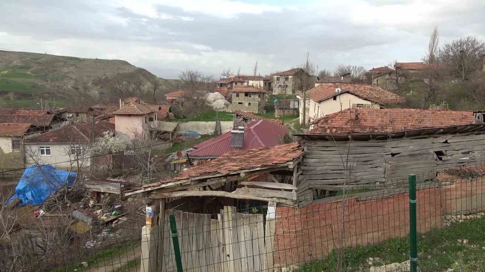İlk g&uuml;nk&uuml; sevgiyle 67 yıldır aynı yastığa baş koyuyorlar
