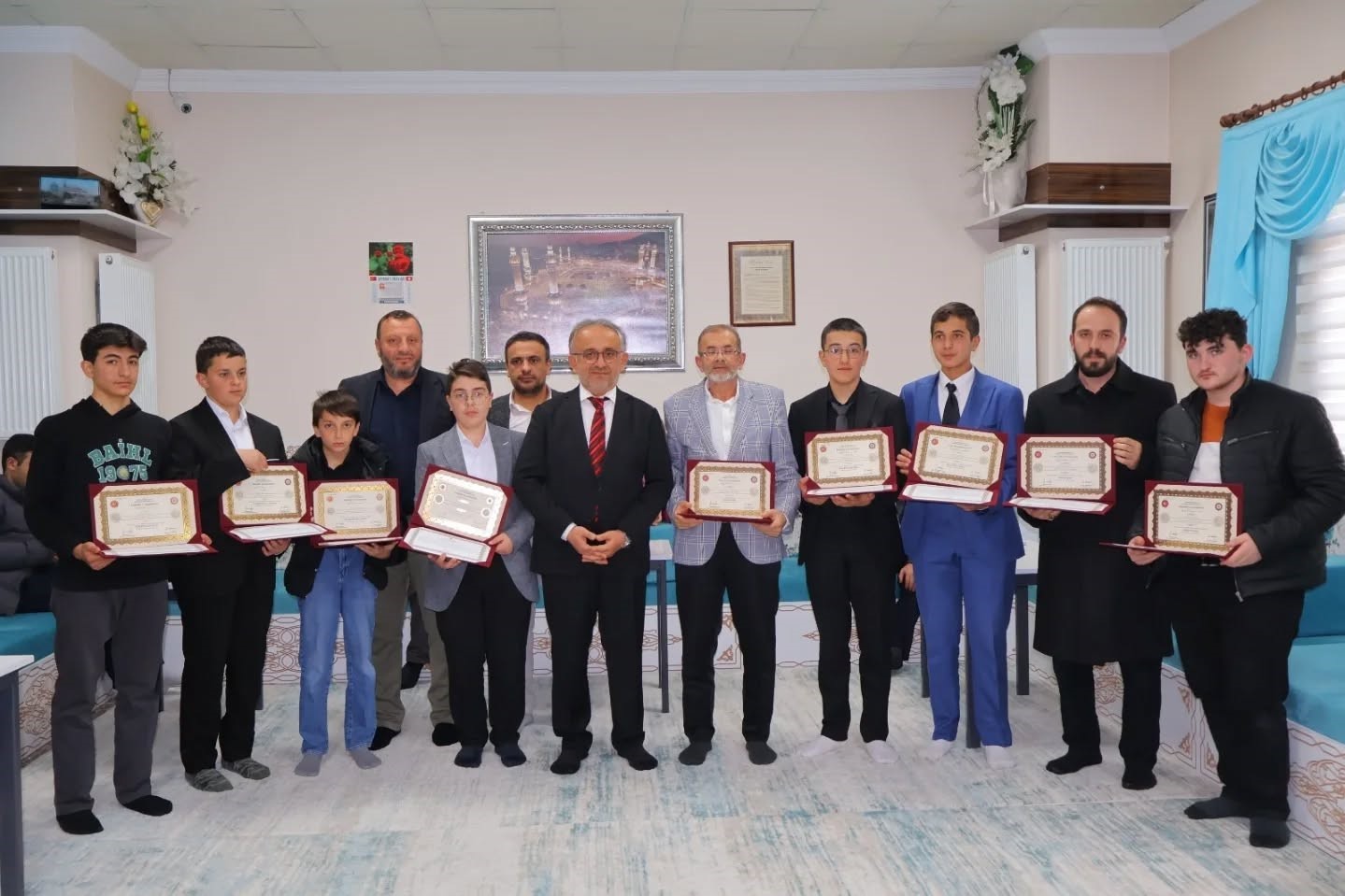 Bayburt&rsquo;ta hafızlığını tamamlayan &ouml;ğrencilere belgeleri verildi
