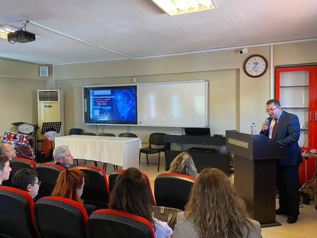 Matematik Olimpiyatları&rsquo;nda dereceye girenler &ouml;d&uuml;llendirildi
