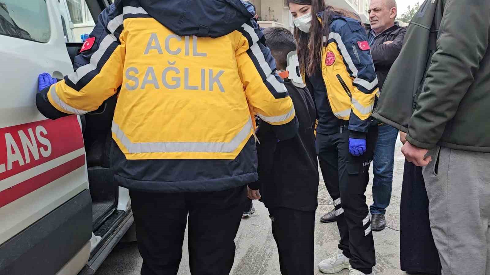 Bisikletli çocuklar otomobille böyle çarpıştı, kaza anı kamerada