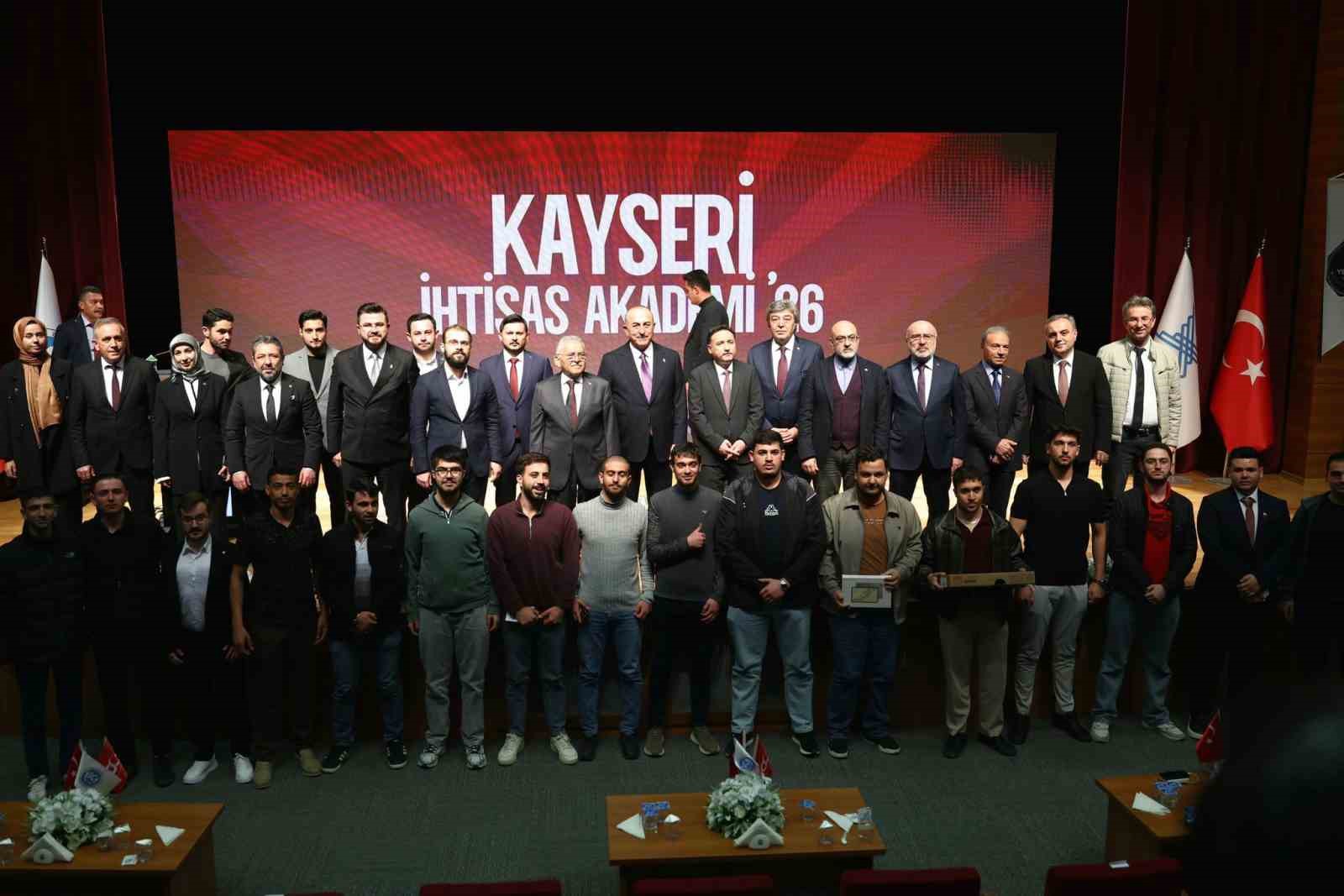 Önceki dönem Dışişleri Bakanı Çavuşoğlu, KAYÜ’de konferans verdi