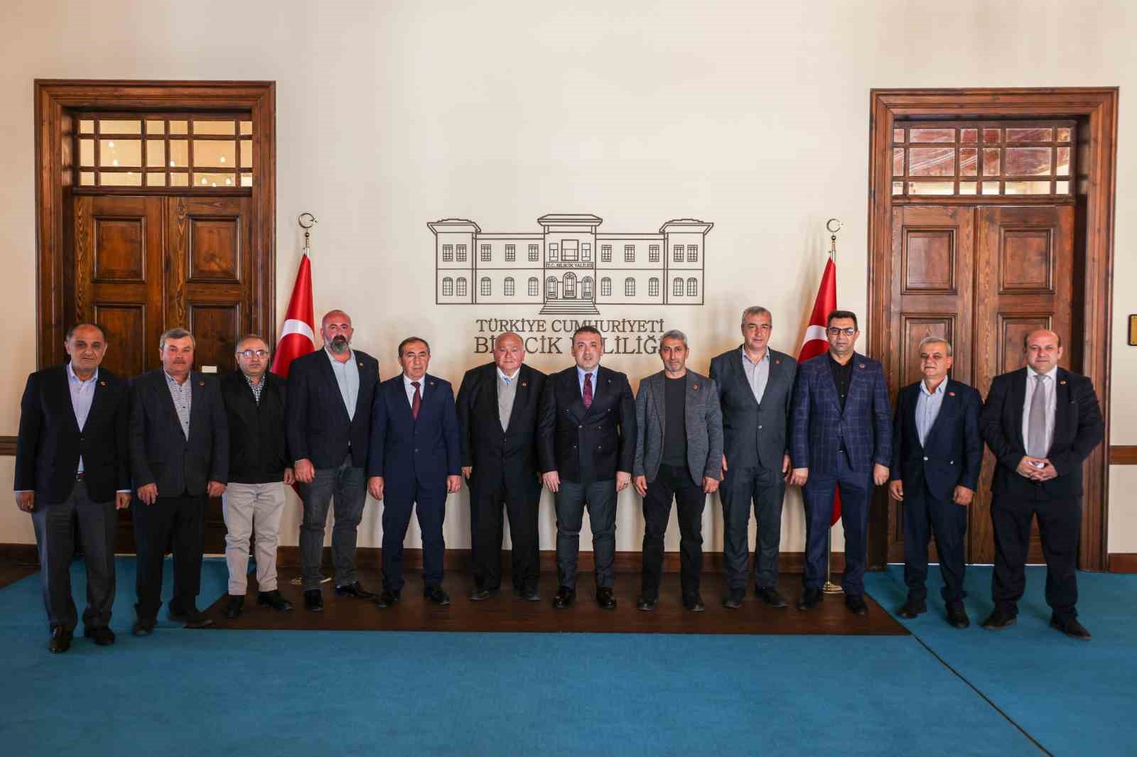 Vali Sözer, muhtarlar derneği yönetimiyle bir araya geldi