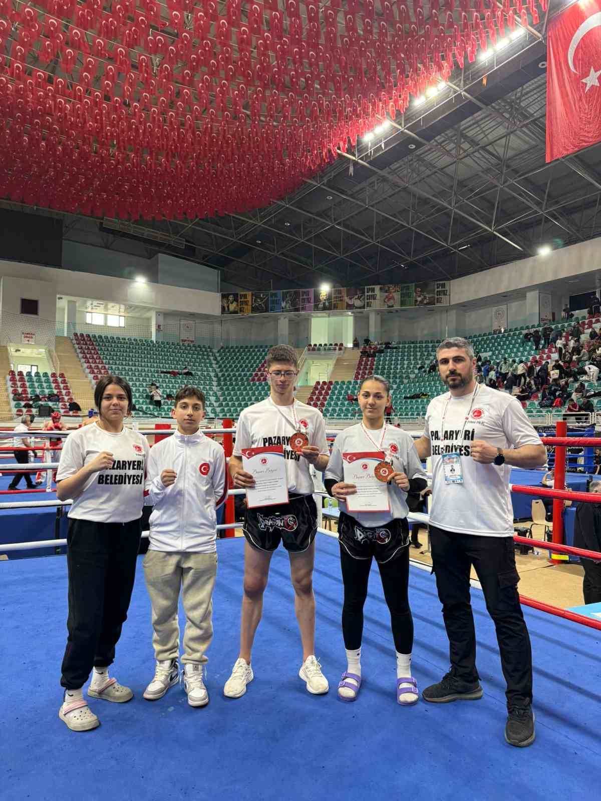 Diyarbakır’da düzenlenen Kick Boks Şampiyonasında Pazaryeri damgası