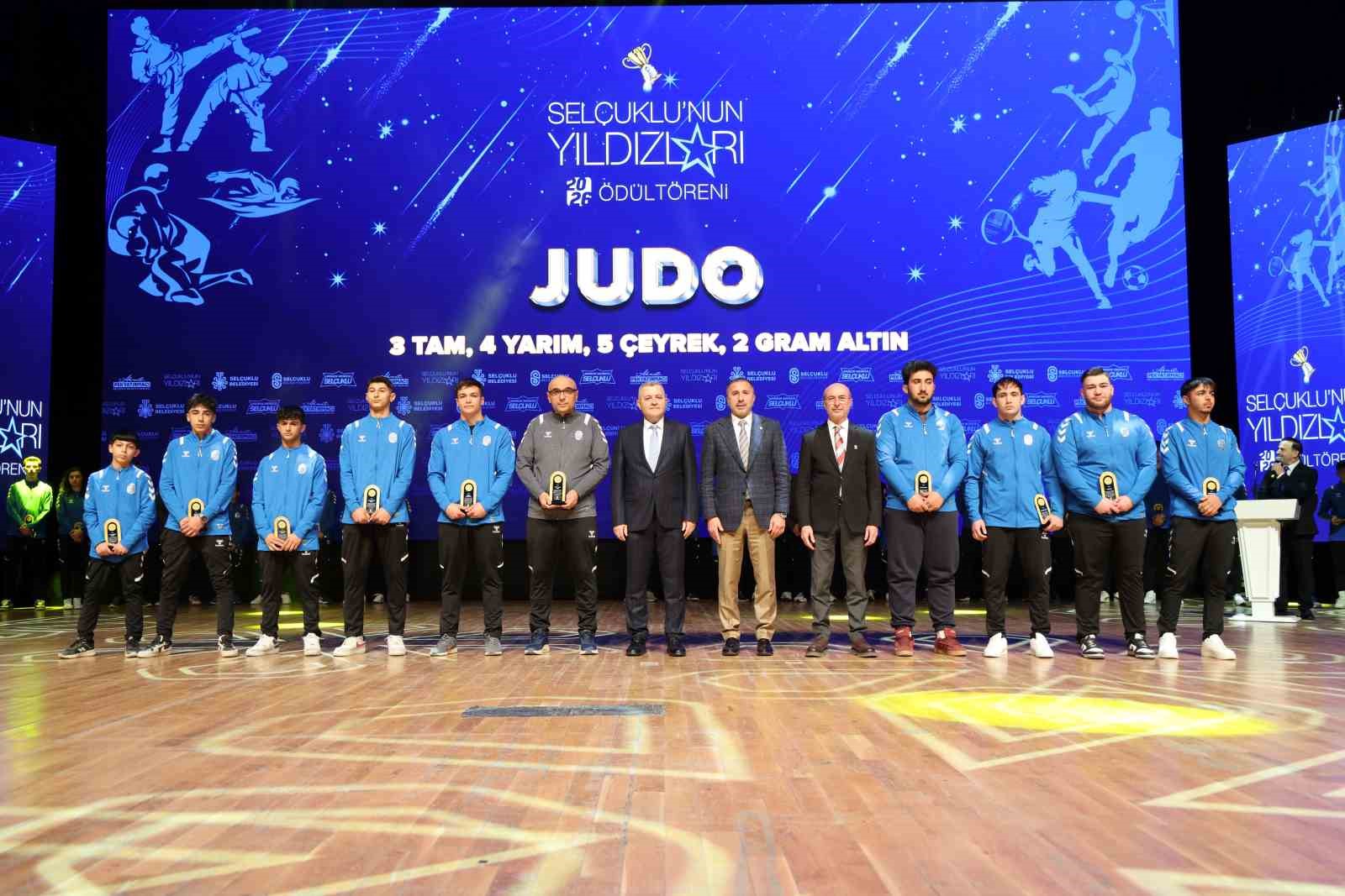 Sel&ccedil;uklu&rsquo;nun yıldızları &ouml;d&uuml;llendirildi
