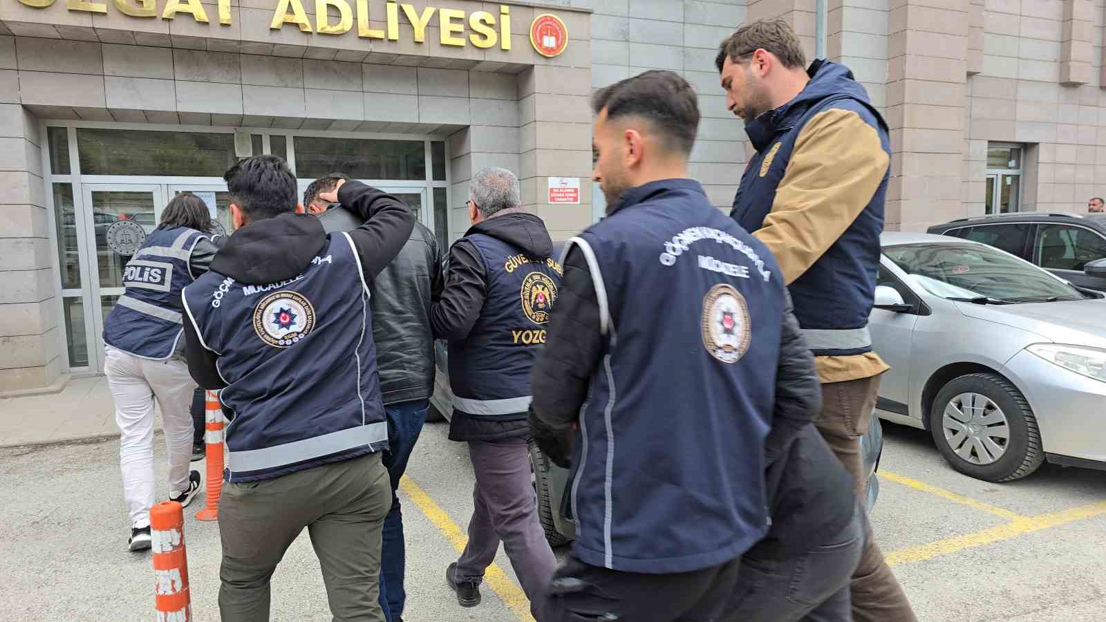 Yozgat&rsquo;ta 53 d&uuml;zensiz g&ouml;&ccedil;men yakalandı
