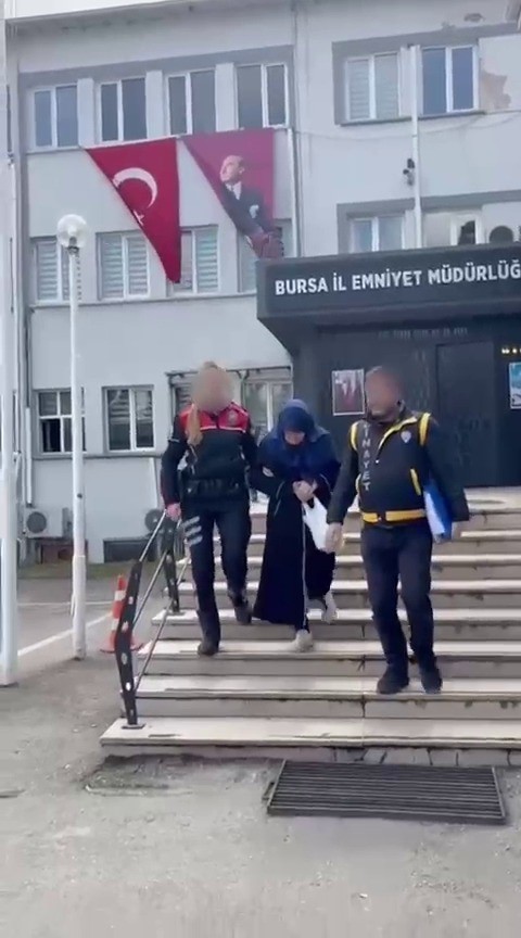 Kocasını &ouml;ld&uuml;r&uuml;p satırla 15 par&ccedil;aya b&ouml;ld&uuml;, kayıp ihbarında bulundu
