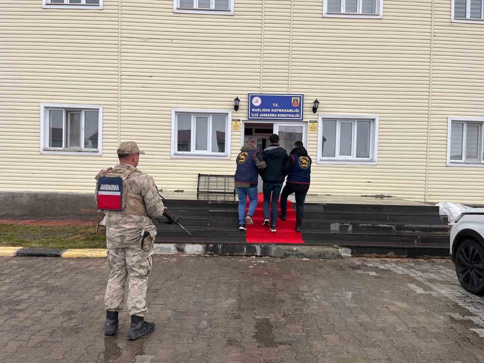 Bing&ouml;l&rsquo;de 16 ş&uuml;pheli ve 4 h&uuml;k&uuml;ml&uuml; yakalandı
