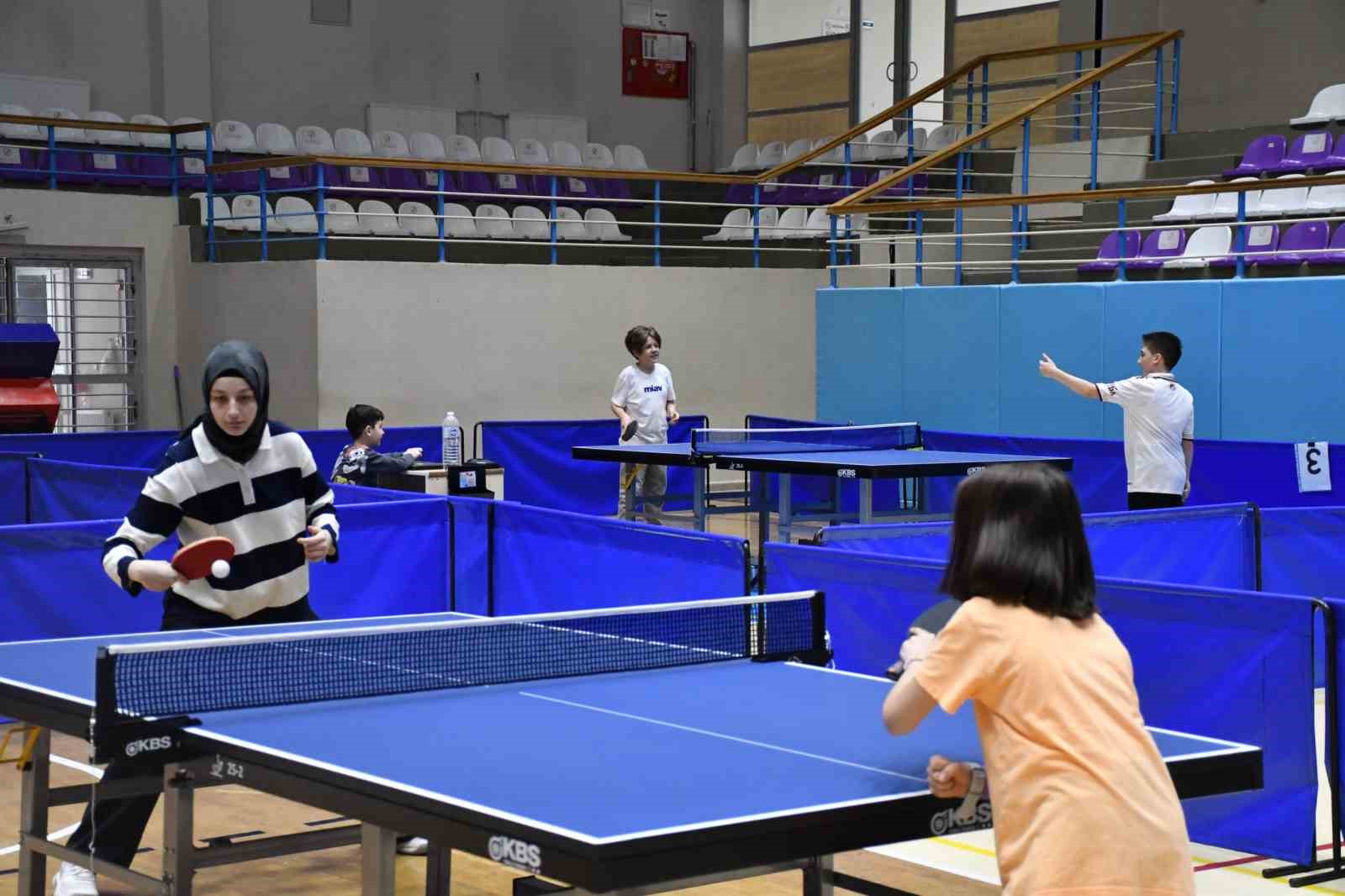 Afyonkarahisar&rsquo;da masa tenisinde şampiyonlar belli oldu
