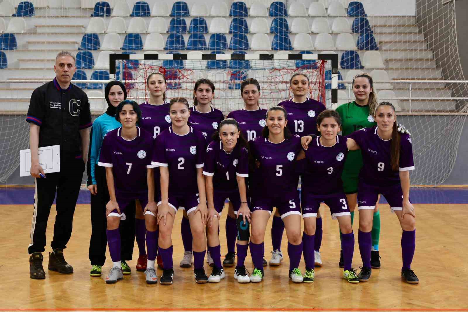 Üniversite takımları Tokat’ta salon futbolunda ter döktü