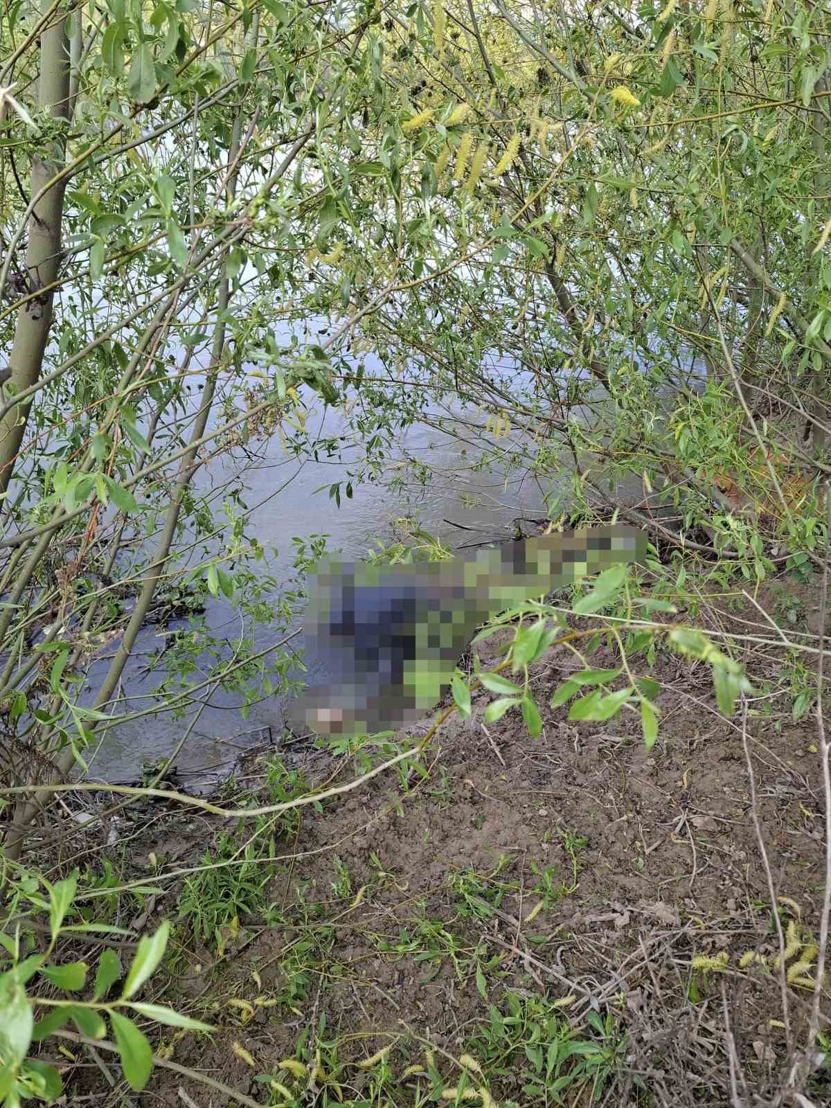 Asi Nehrinde kimliği belirsiz erkek cesedi bulundu