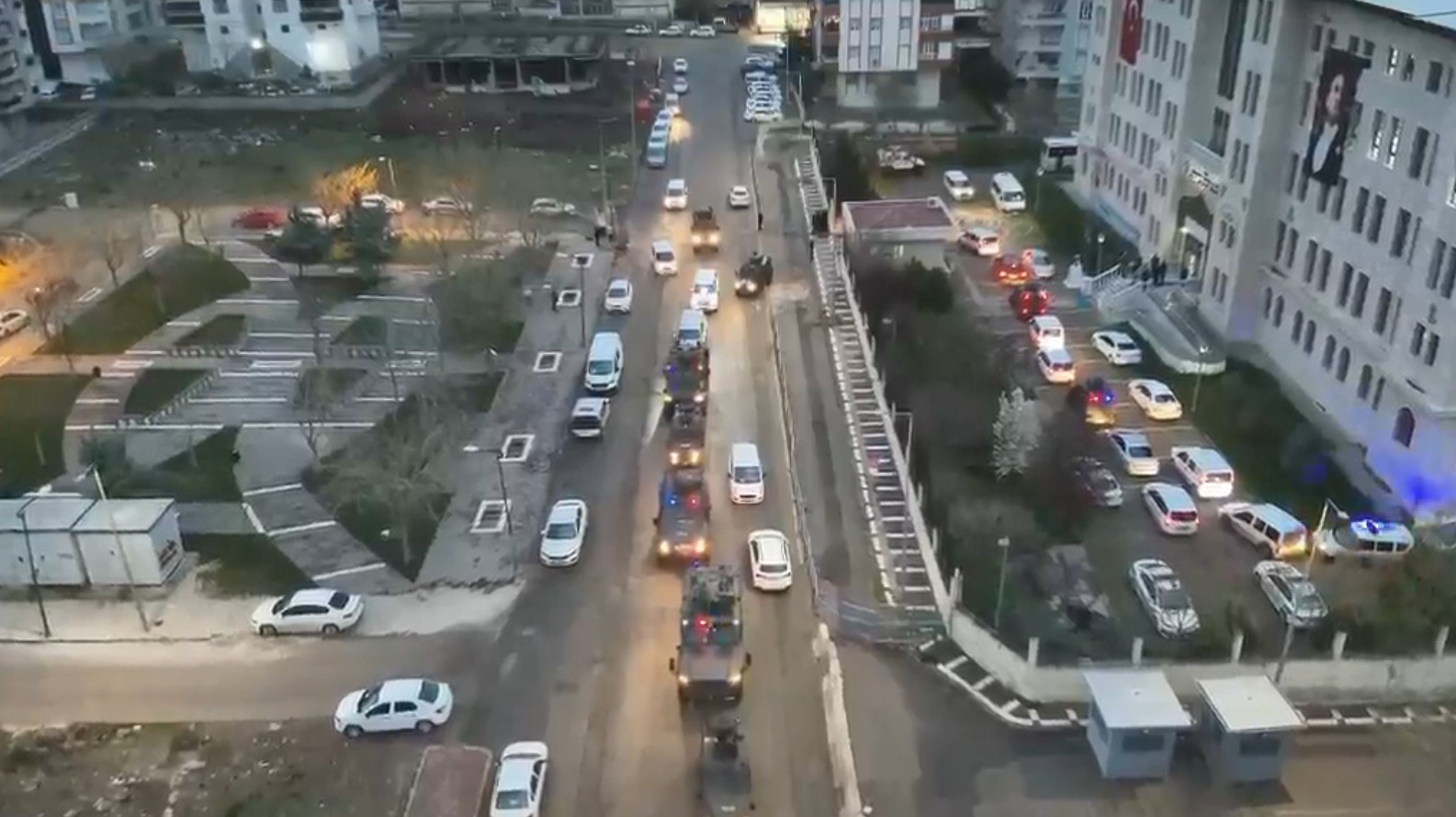 Şanlıurfa DEAŞ ter&ouml;r &ouml;rg&uuml;t&uuml;ne operasyon: 36 g&ouml;zaltı
