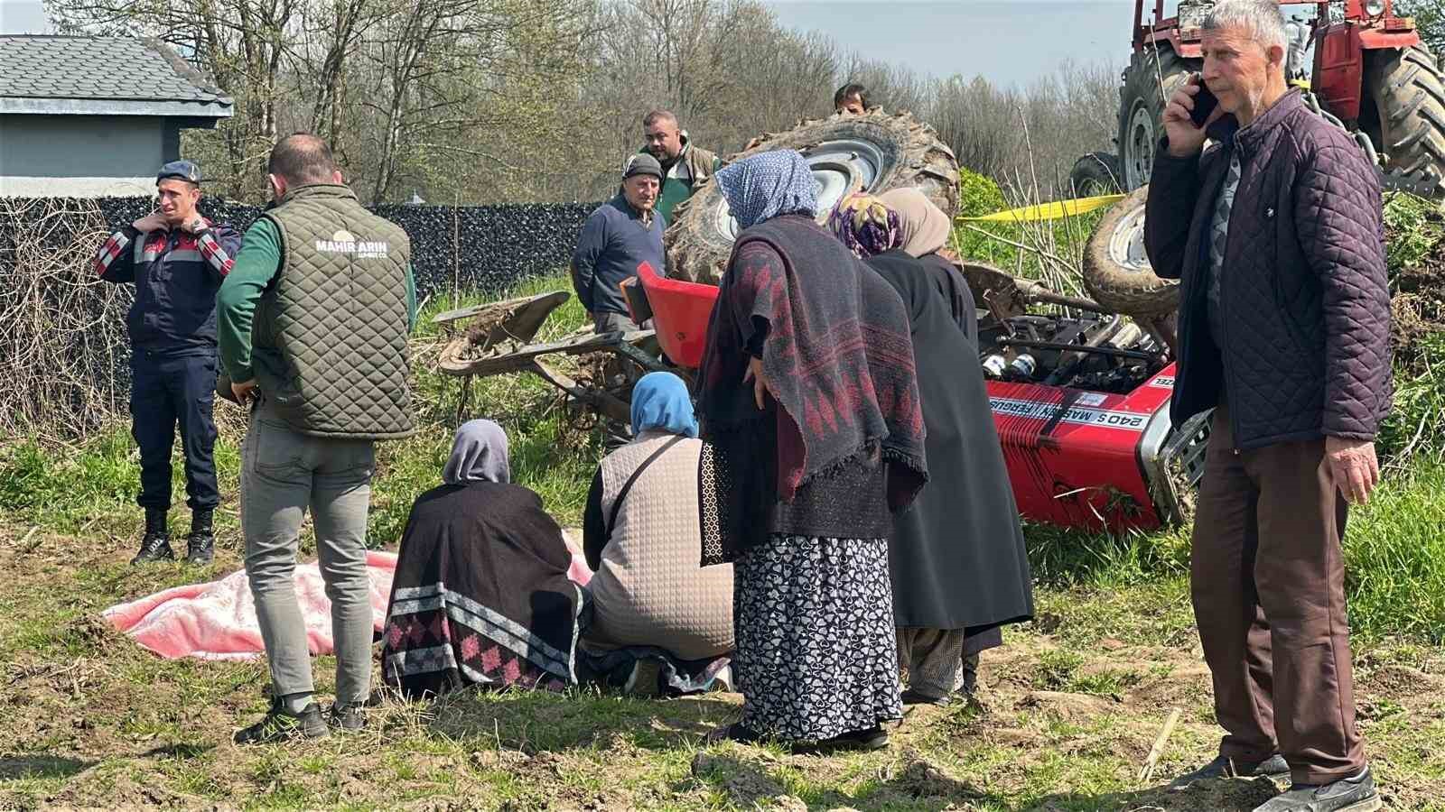 Devrilen trakt&ouml;r&uuml;n altında kalarak hayatını kaybetti
