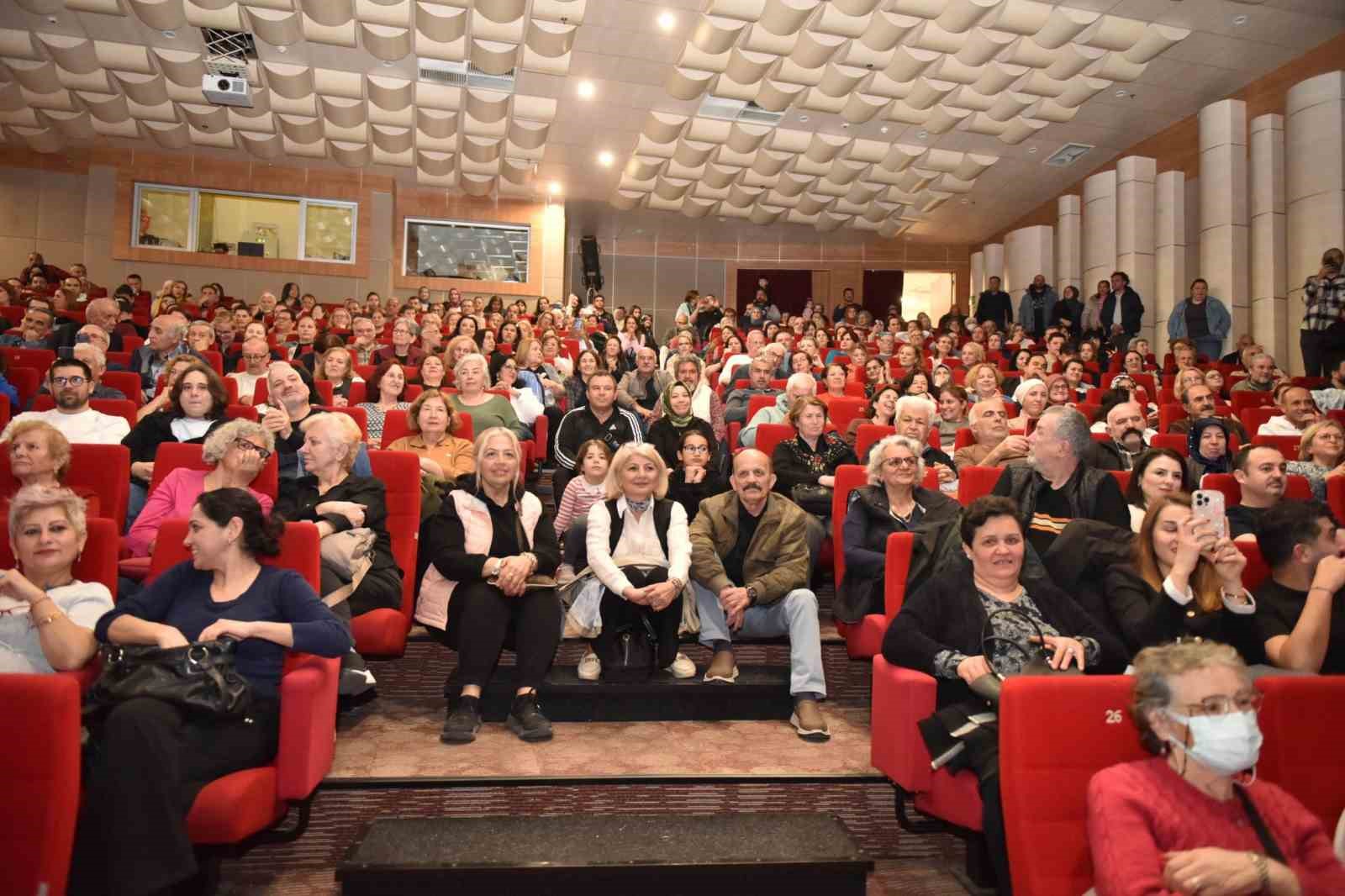 Kepez&rsquo;de Selami Şahin şarkılarıyla unutulmaz gece
