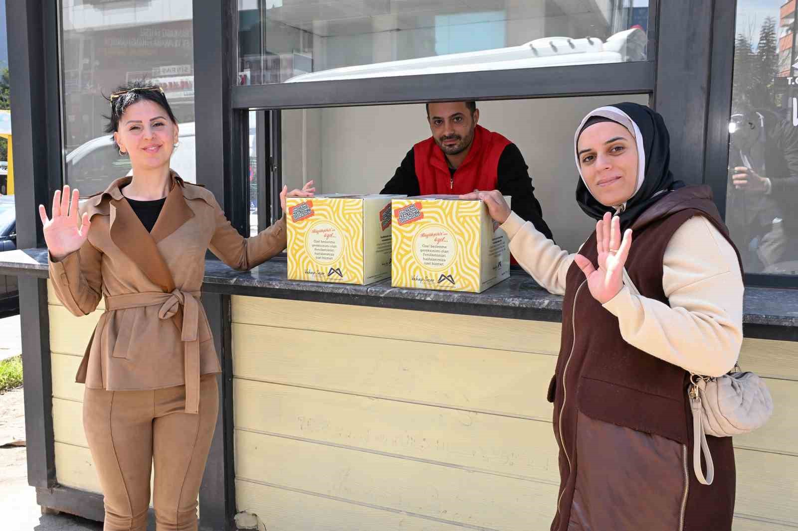 Mersin B&uuml;y&uuml;kşehir Belediyesinden fenilketon&uuml;ri hastalarına gıda desteği
